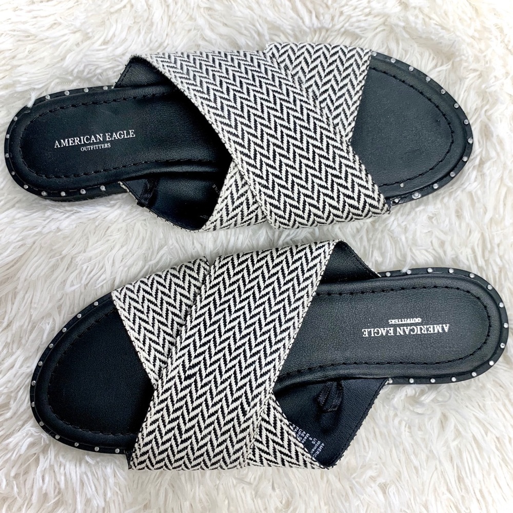 American Eagle Black & White Slide Sandals - sz 8